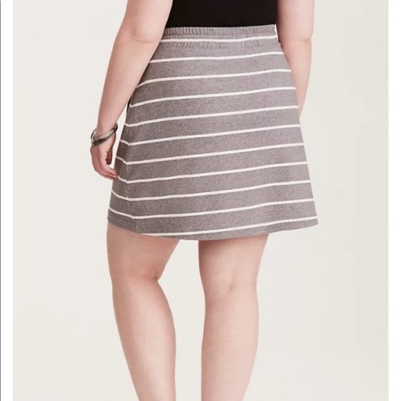 torrid Grey & White Striped Shirt - Size 1 (14/16) - Picture 2 of 7